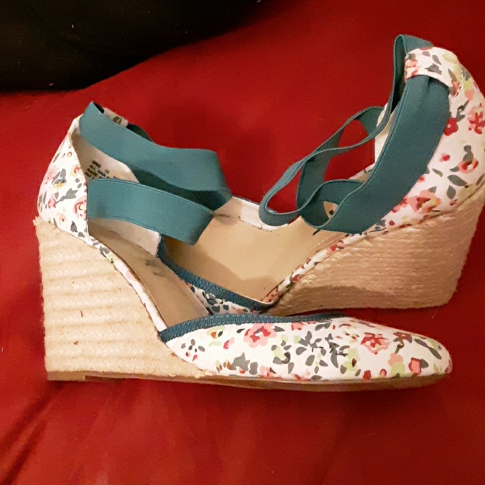 Floral Wedges